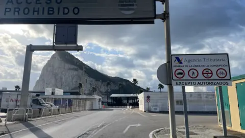 Frontera Gibraltar por donde transitan los camiones 