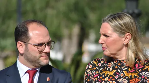 Visita de la ministra Montero a Castellar 35