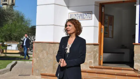 Visita de la ministra Montero a Castellar 56