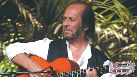 Sentencia en favor del maestro de las seis cuerdas de Algeciras