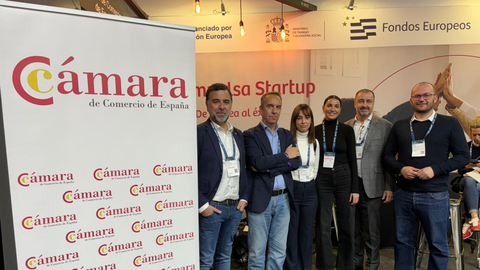 Integrantes del ente comarcal, en el stand de la Camara España