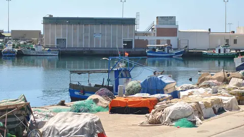 Se proyectan mejoras importantes en el puerto pesquero de La Atunara, en La Línea