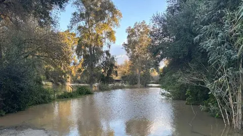Imagen del embalse de esta mañana de martes, compartida por Adrián Vaca en sus redes sociales