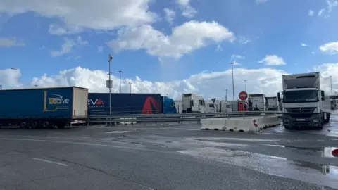 Colapso de camiones en el puerto de Algeciras 8