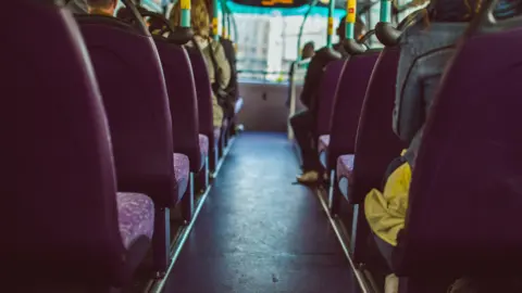 Nuevo autob&uacute;s para los usuarios que habitualmente hagan uso de la l&iacute;nea Los Barrios - Palmones