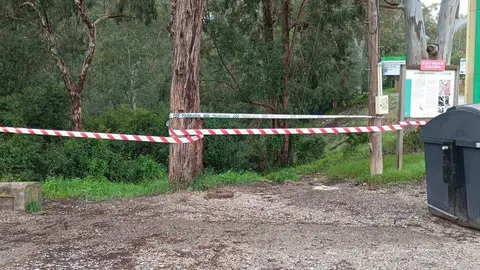 Zona precintada para evitar la entrada de vecinos de la zona