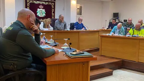 El salón de plenos ha acogido una nueva reunión con la feria en el horizonte