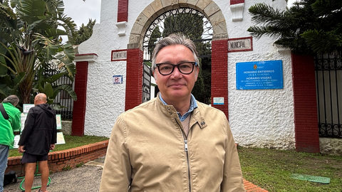 Gavira, a las puertas del cementerio antiguo de Algeciras