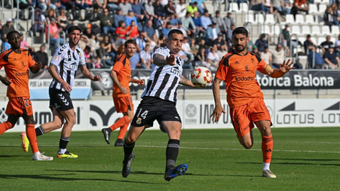 Impotencia albinegra ante la qinta derrota conseutiva que le acerca al descenso. FOTO- Xerez CD Oficial 