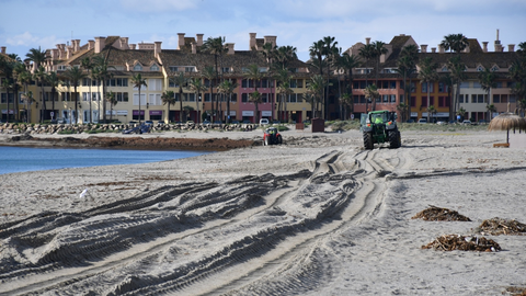 Trabajos en las playas del litoral sanroqueño