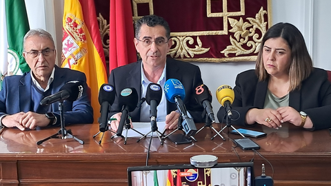 Los tres alcaldes, en la rueda de prensa ofrecida en el Ayuntamiento de Barbate