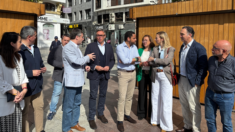 Integrantes de VOX, en la plaza Alta de Algeciras