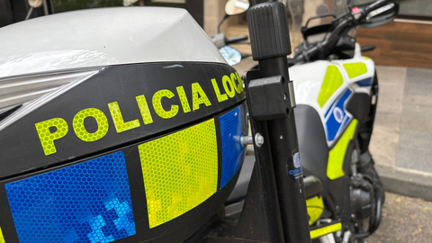Agentes de la Policía Local se trasladaron hasta el lugar del incendio