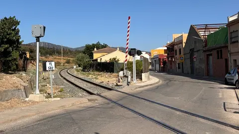 Paso a nivel de La Perlita, que próximamente será suprimido