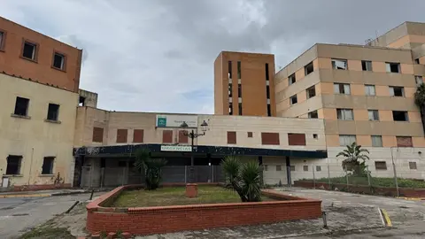 El antiguo hospital, ahora en desuso, fue objeto de uno de los episodios más llamativos con el asalto de los narcotraficantes 