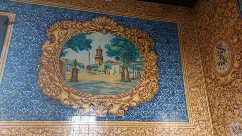 Los azulejos del histórico salón de plenos del Ayuntamiento de Algeciras 