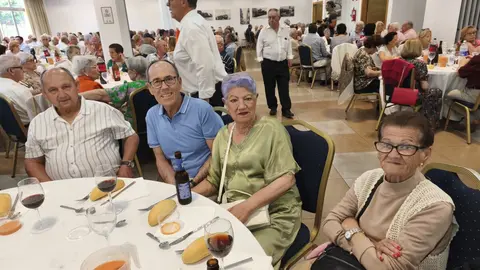 Almuerzo de mayores en la Feria de Los Barrios 9