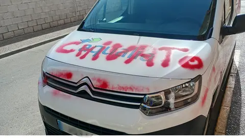 Vehículo de Aqualia vandalizado