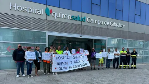 Concentración de rechazo a las puertas del centro hospitalario 