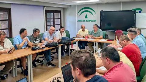 Representantes sindicales y de la patronal, reunidos en el SERCLA