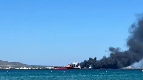 Incendio iniciado en torno a las 17,40 horas en la Bahía