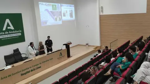 Actividad contra las agresiones realizada en el Hospital de La L&iacute;nea