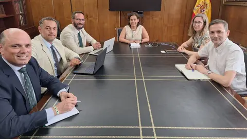 La nueva responsable de Marina Mercante, en la reunión con los responsables de Aesba