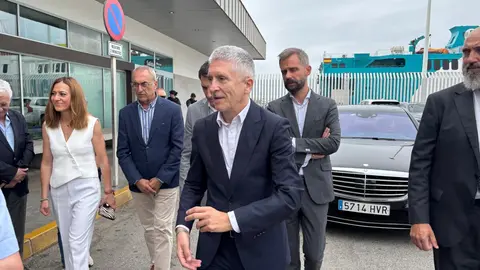 Visita de Marlaska al puerto de Tarifa por la OPE2