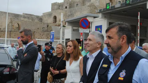 Visita de Marlaska al puerto de Tarifa por la OPE4