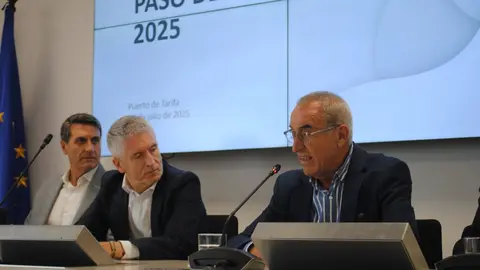 Visita de Marlaska al puerto de Tarifa por la OPE18