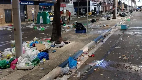 Así quedaron algunas calles de La Línea tras las cabalgatas 