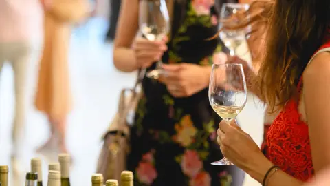 1.035 controles voluntarios de personas que comprueban su nivel de alcohol antes de ponerse al volante