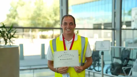 Avellano luce orgulloso el reconocimiento otorgado