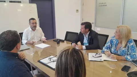 Reuni&oacute;n para tratar el problema con la hemodi&aacute;lisis en La L&iacute;nea
