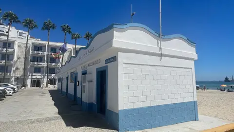 Módulo de la Policía Local en la playa de El Rinconcillo