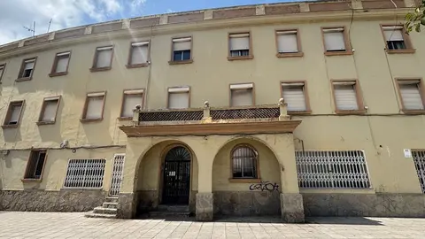 Antiguo edificio de viviendas militares de la Virgen del Carmen 