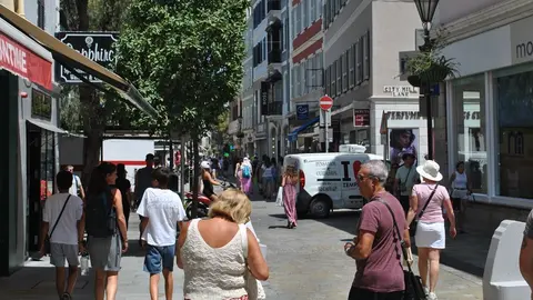 Gibraltar estudia implantar un modelo inédito ante el consumo de tabaco
