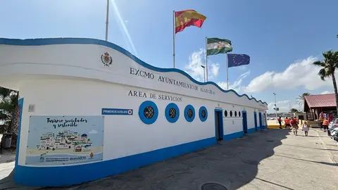 Módulo de servicios de la playa de El Rinconcillo 