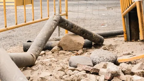 sitio-de-construccion-con-tuberias-viejas (1)