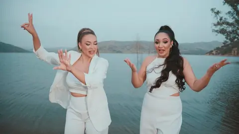 Sarayma e Indara, en un momento del videoclip