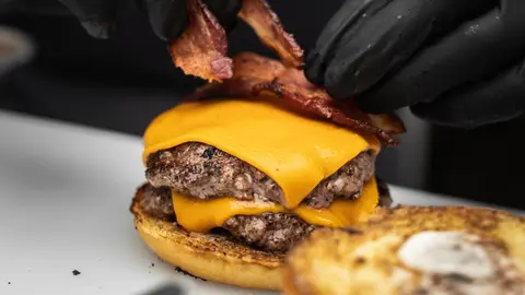 Food trucks y hamburguesas &ldquo;smash&rdquo; se dan cita en el Recinto Ferial de Algeciras