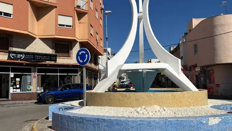 La emblemática fuente de la plaza España en La Bajadilla