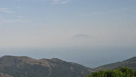 La otra orilla del Estrercho, a apenas 14 kilometros de España