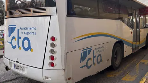 Nueva planta solar alimenta los autobuses el&eacute;ctricos de CTA, impulsando un transporte m&aacute;s sostenible