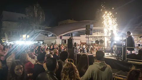 Noche de Tosantos con dulces, m&uacute;sica y KM90Band en el mercado - FOTO: FJ Ben&iacute;tez