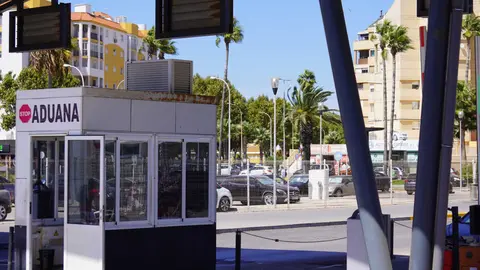 La detenci&oacute;n se llev&oacute; a cabo cuando el individuo viajaba en un veh&iacute;culo ocupado por tres personas m&aacute;s, intentando evadir la acci&oacute;n de la justicia espa&ntilde;ola