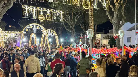 El encendido del alumbrado, previsto a partir de las 19:00 horas, dar&aacute; paso a la posibilidad de fotografiarse con los personajes y disfrutar de las atracciones instaladas