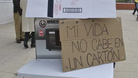 La frase "Mi vida no cabe en un cart&oacute;n" como forma de protesta o para visibilizar la situaci&oacute;n