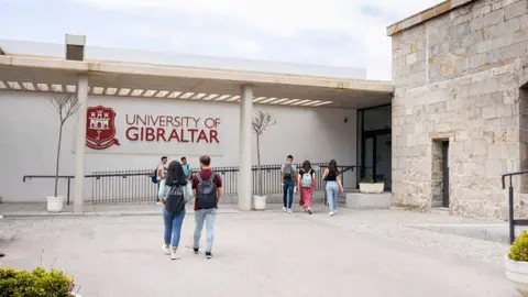 Entrada-al-Campus-de-Punta-Europa-1024x536 (1)
