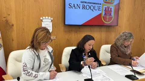 Firma del acuerdo de Por Una Sonrisa con el Ayuntamiento de San Roque.